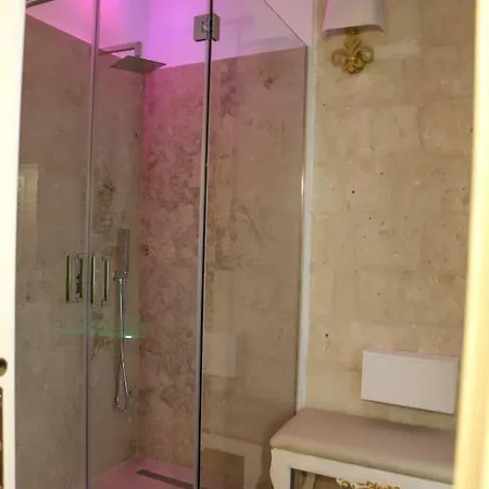 Palazzo Stapane 8 *